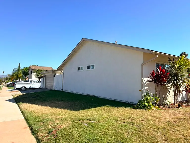 1811 Iris Way — Photo 18