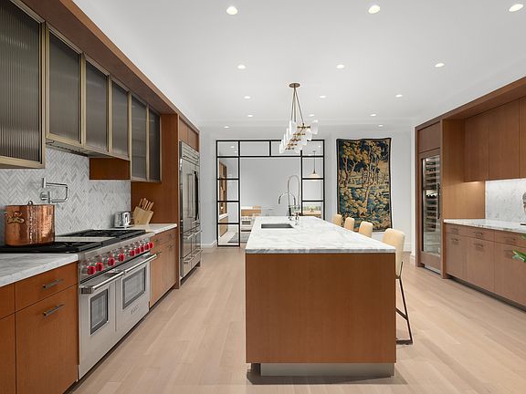 5th image of 100 Barclay St APT 19D