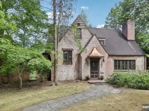 773 W Saddle River Rd, Ho Ho Kus, NJ 07423