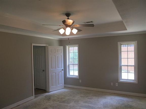 5th image of 142 Greenfield Cir