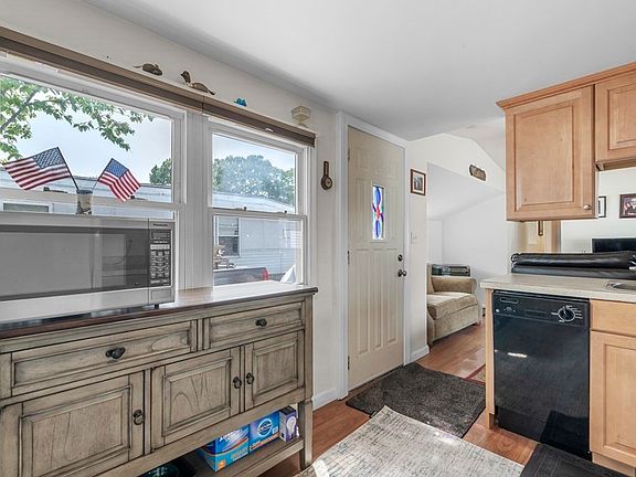 3rd image of 261 Newbury St #47B