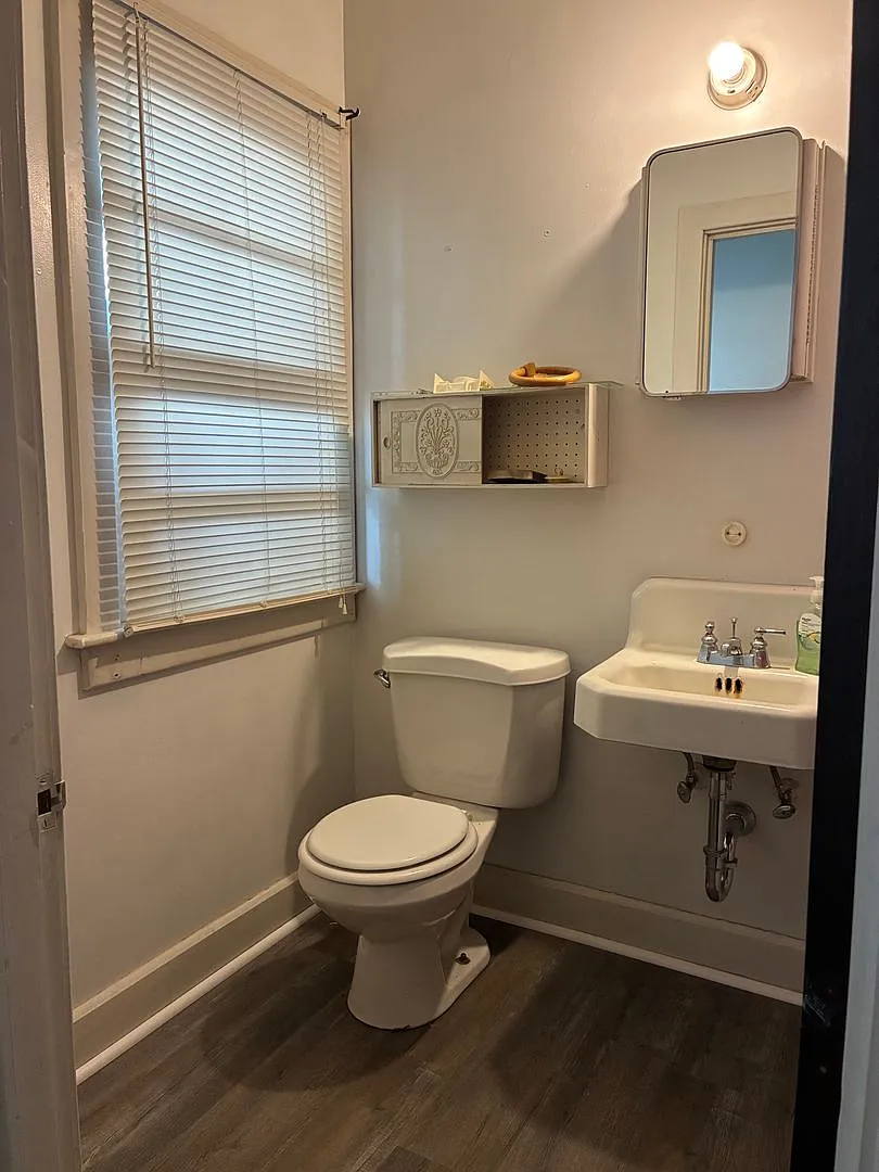 One Bedroom, One Bath 2nd Fl Apartment — Photo 2