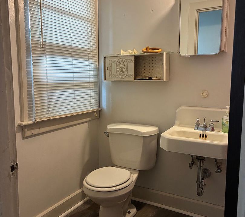 2nd image of 519 Broadway