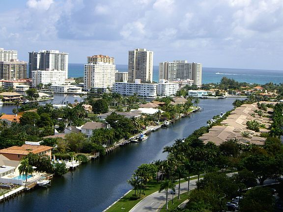 2nd image of 3600 Yacht Club Dr APT 1701