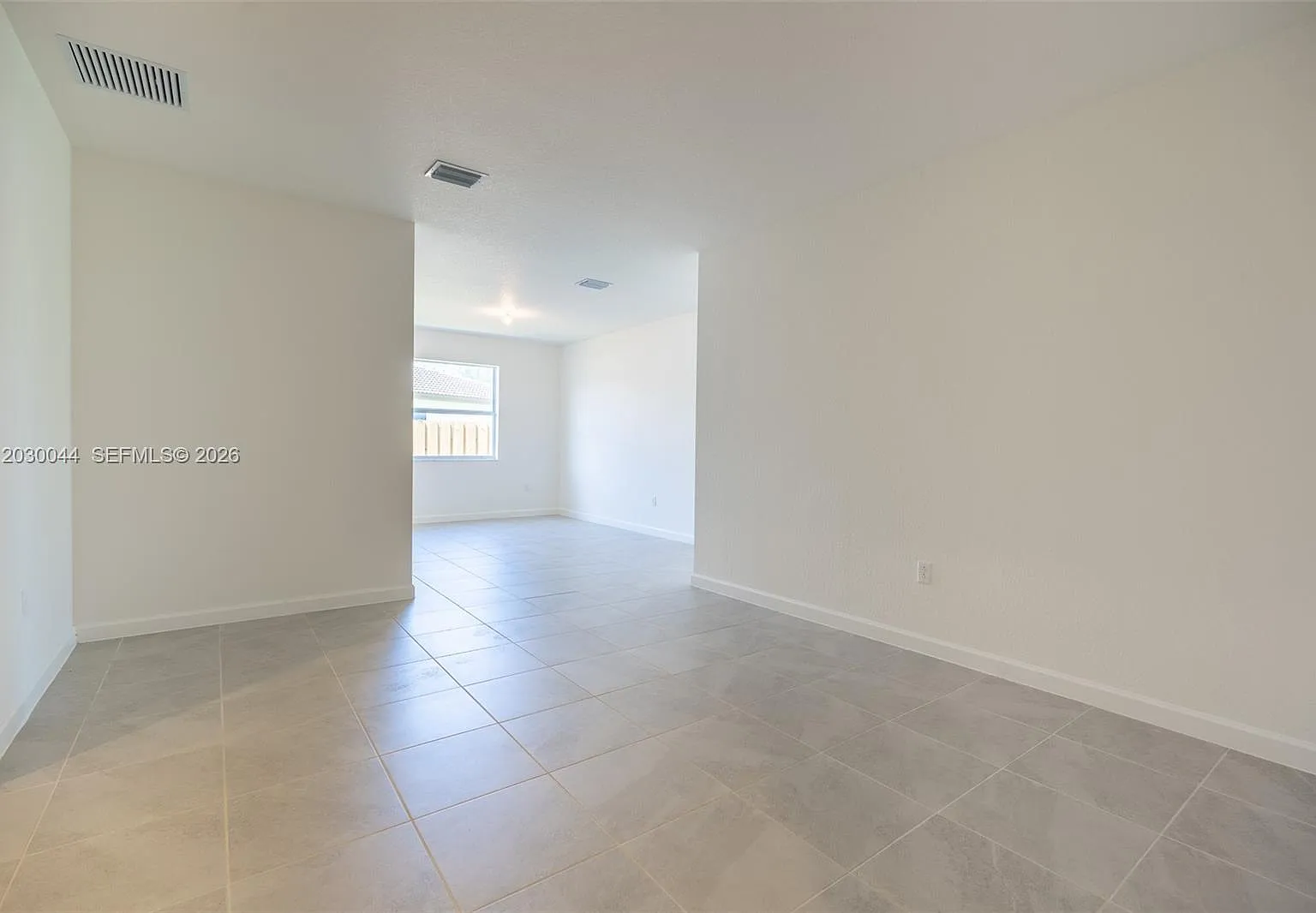 4 bed, 2217 sqft, $4,200 — Photo 3