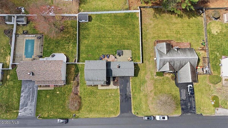 4th image of 39 Oak Tree Circle