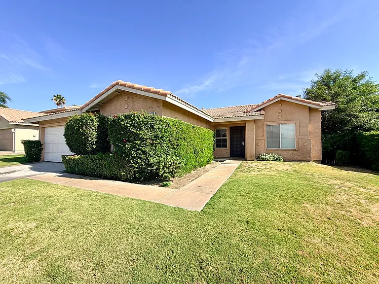 79220 Laurie Ct — Photo 1