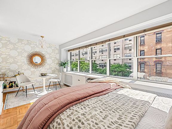 3rd image of 300 E 71st St #4F