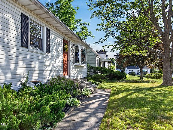 2nd image of 28 Smith Avenue