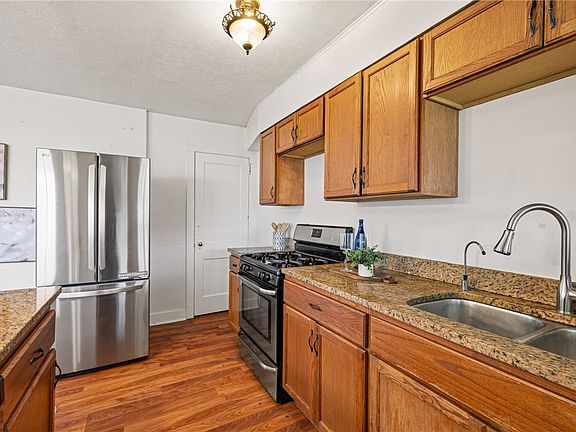 5th image of 4207 Calvin St