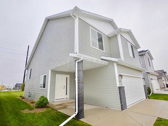 3rd image of 437 Foxtail Dr E