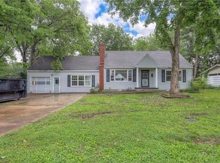 6815 Marty St, Overland Park, KS 66204