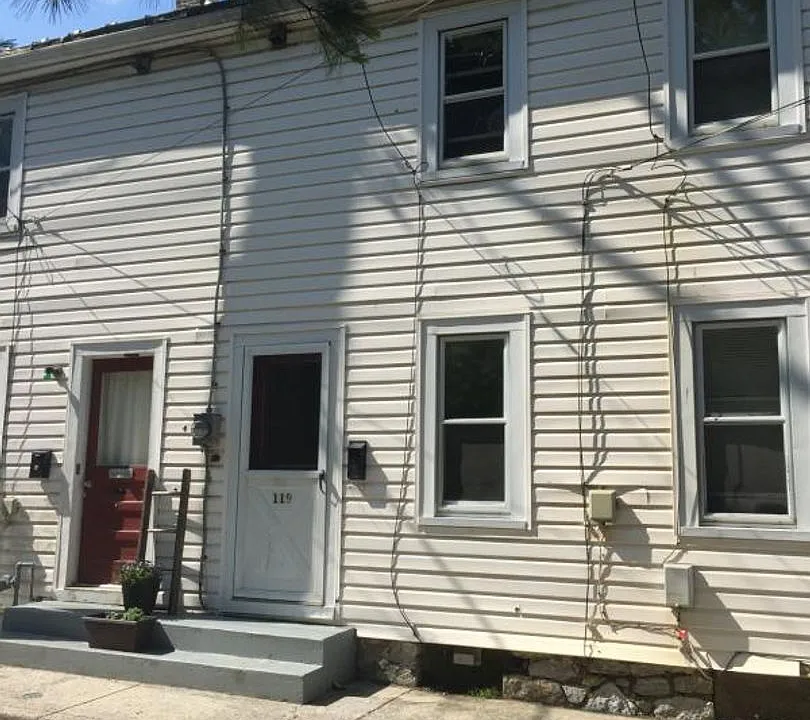 119 W Chapel Ave