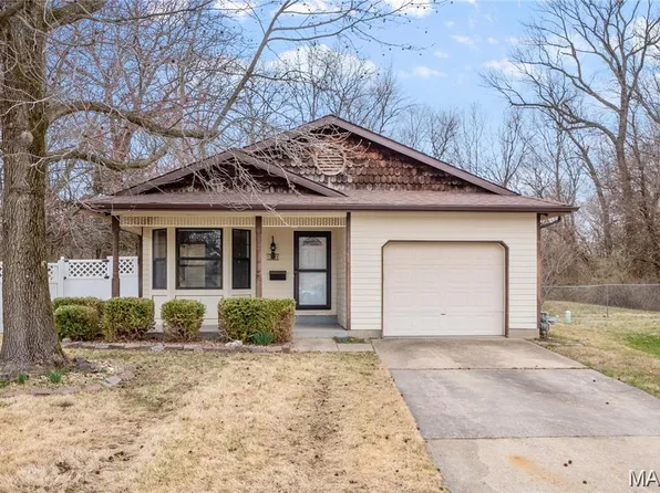 701 Oak Hollow Ct, O'Fallon, IL 62269