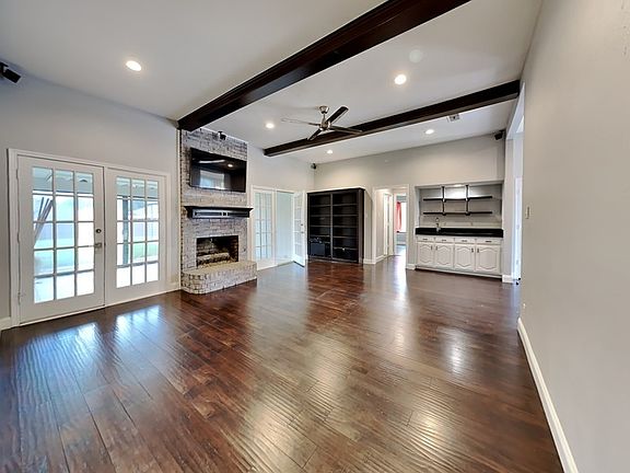 3rd image of 2216 Carmel Dr