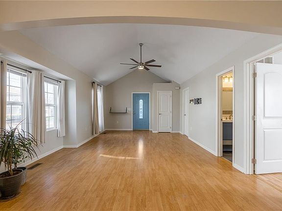 5th image of 4216 NE 44th St