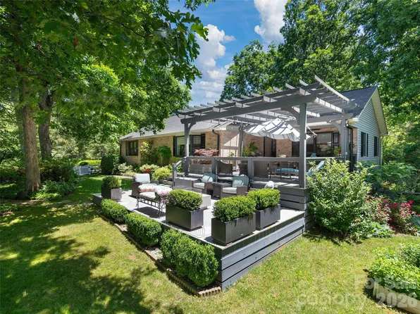 122 Brandon Rd, Hendersonville, NC 28739