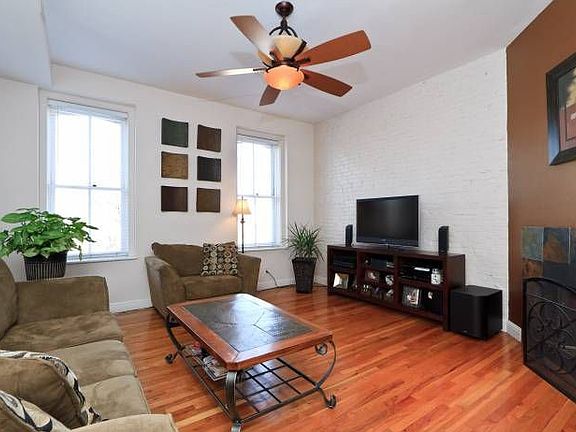 Gas fireplace