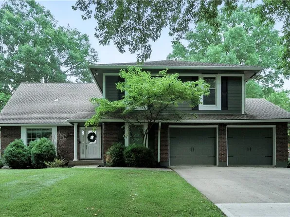 12847 Pembroke Cir, Leawood, KS 66209