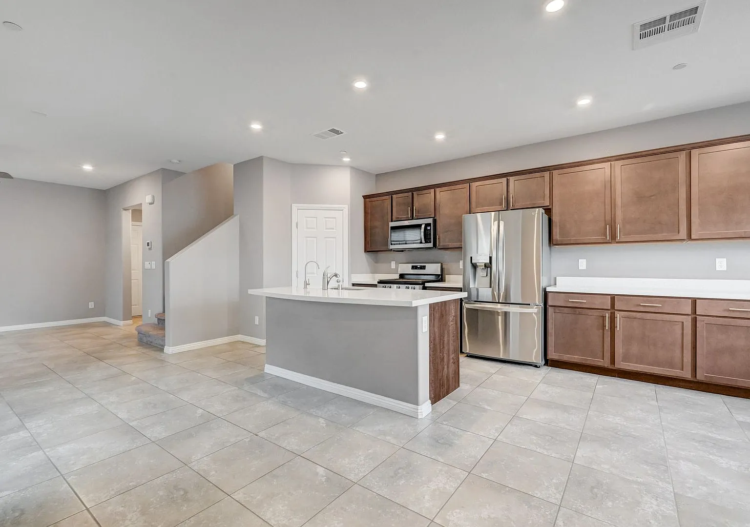 Beautiful Skye Canyon Home W/ 3rd Floor Living Suite - A Must See! — Photo 3