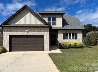 1033 12th Avenue Dr NW, Hickory, NC 28601