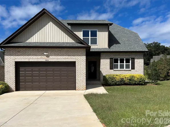 1033 12th Avenue Dr NW, Hickory, NC 28601