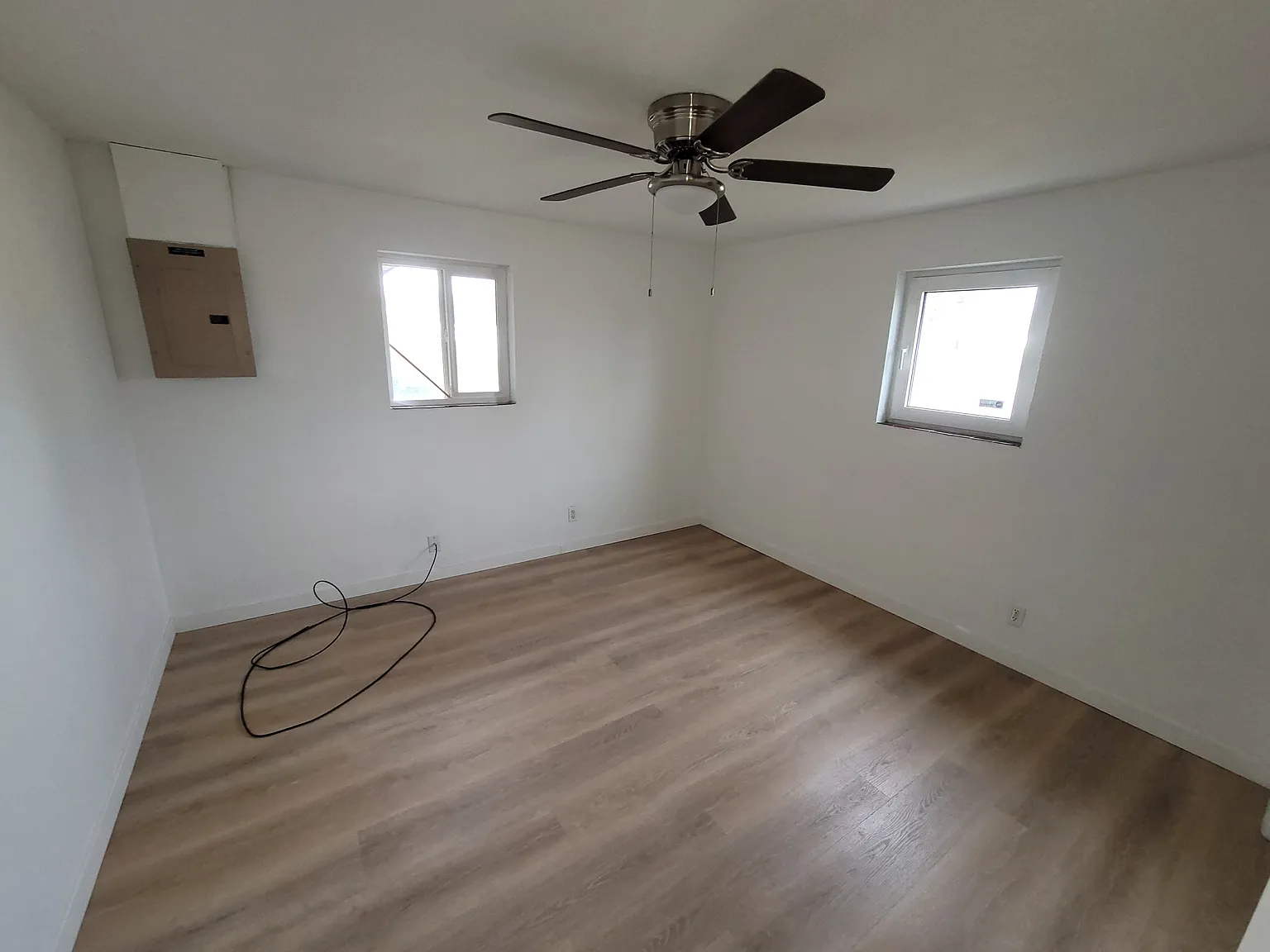 536 - 219/221 N Underwood Street - 221 — Photo 3