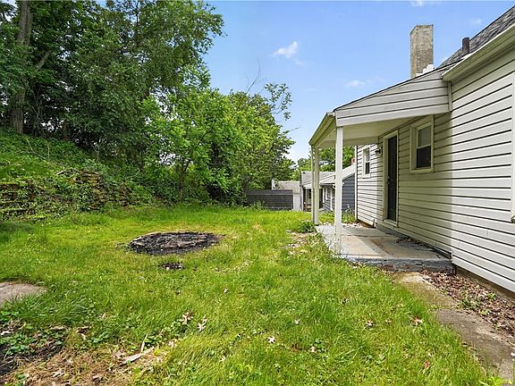 3rd image of 612 Hazel St