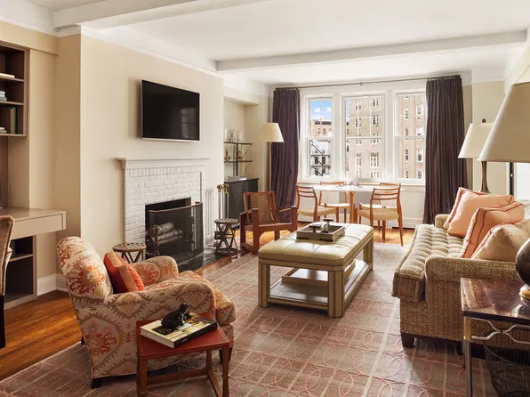 302 West 12th Street image 1 of 13