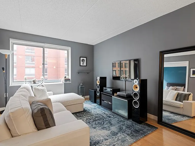 555 W 23rd St #N9R — Photo 1