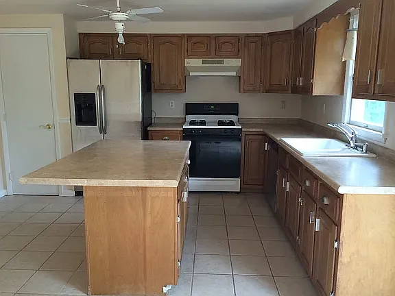 6090 Spires Dr — Photo 5