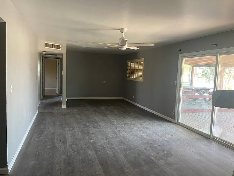 327 N 2nd St — Photo 3