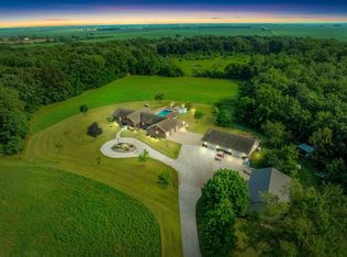 8605 N 2400 East Rd, Le Roy, IL 61752