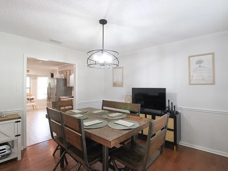2821 Clayton Dr — Photo 5