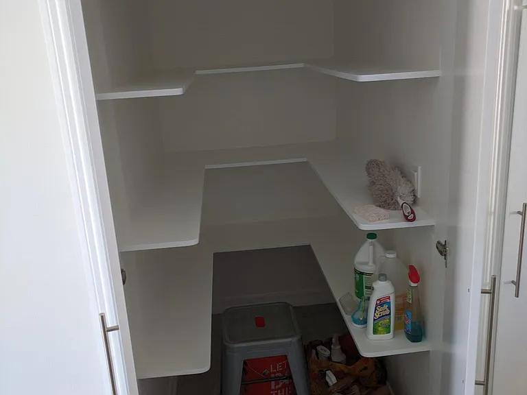 2442 Granville Ave — Photo 7