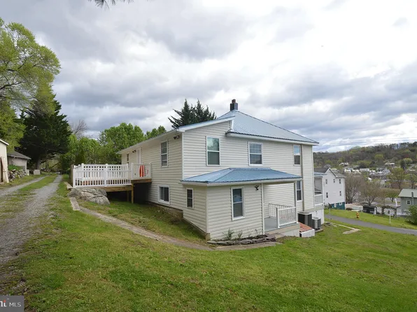 415 Wilkes St, Berkeley Springs, WV 25411