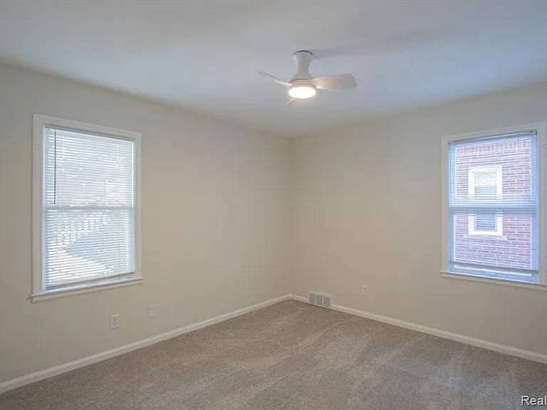 16896 Manor St — Photo 13