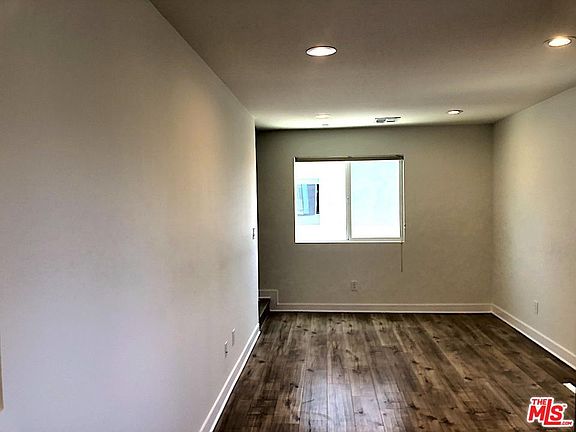 3rd image of 525 N St Andrews Pl