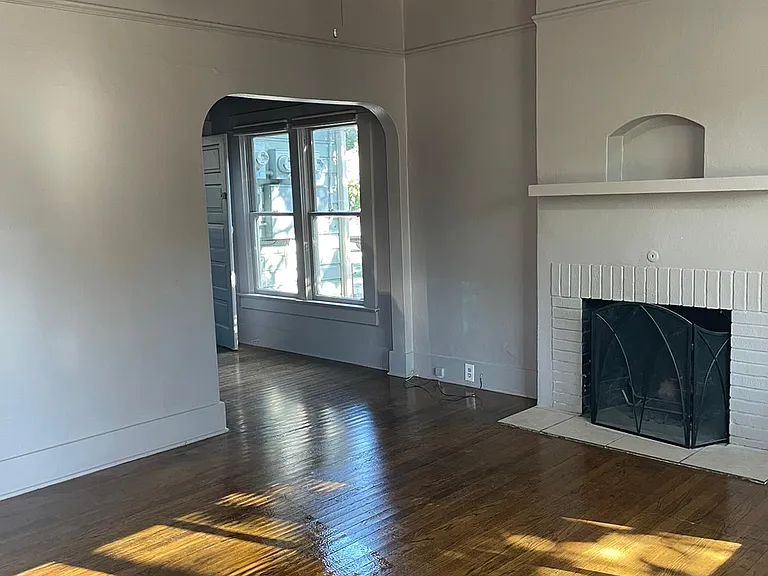 302 NW 12th St — Photo 14