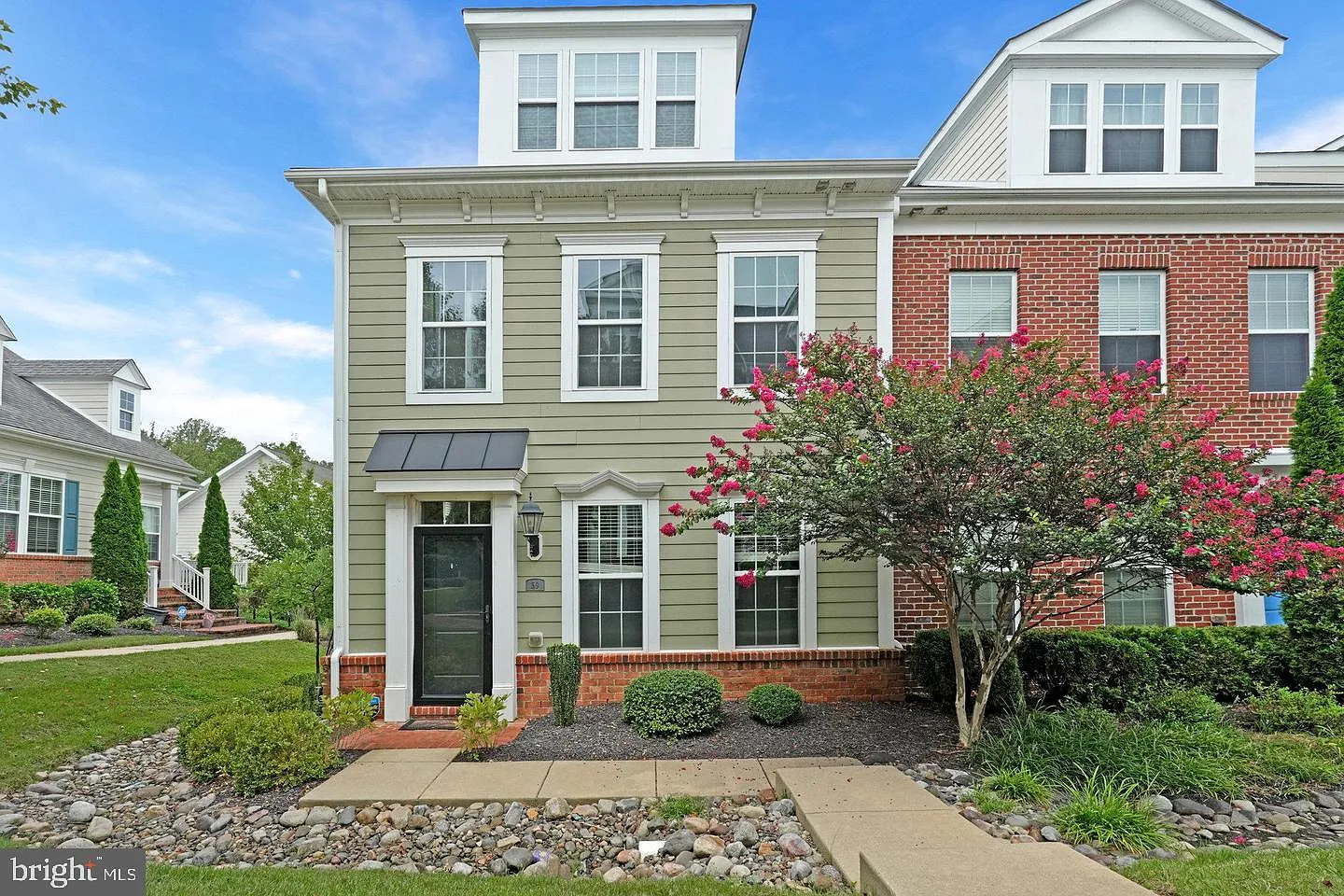 3 bed, 3.5 bath, 1686 sqft, $3,000 — Photo 1