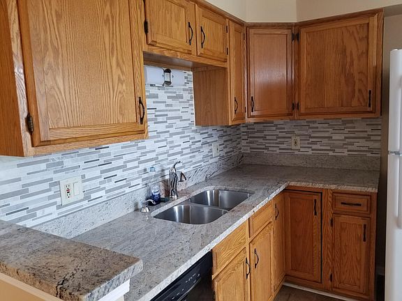 5th image of 220 Lily Ct