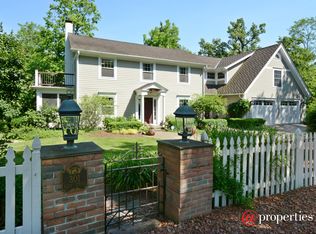 301 Glen Cir, North Barrington, IL 60010