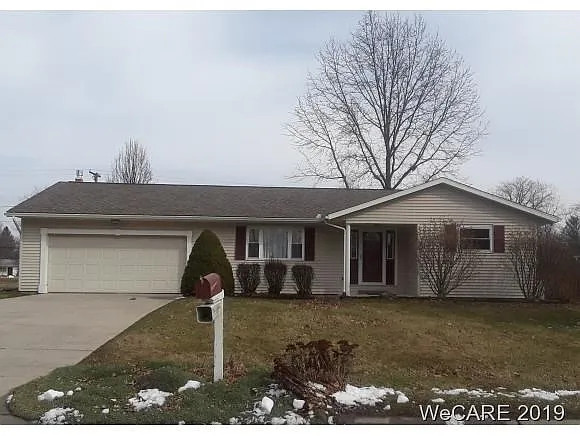 1323 W Shore Dr photo 1