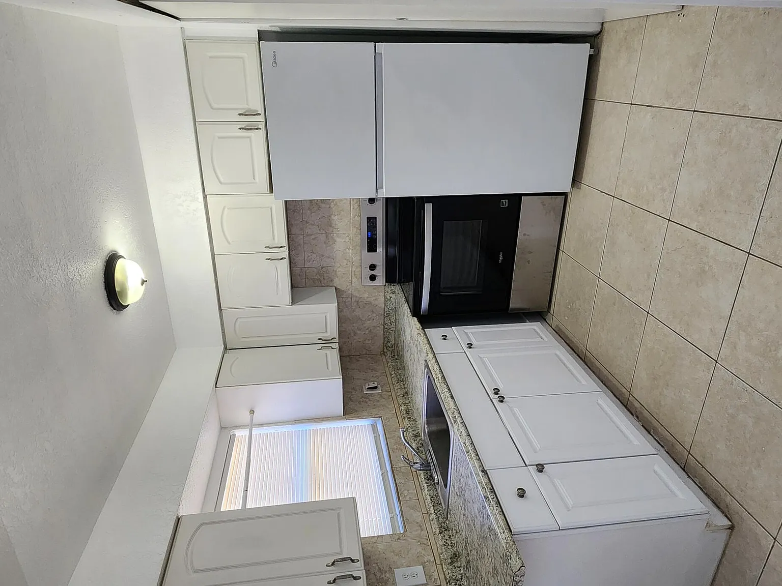 2 bed, 1.0 bath, 3412 sqft, $1,750 — Photo 4