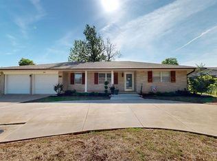 305 N Max St, Hinton, OK 73047