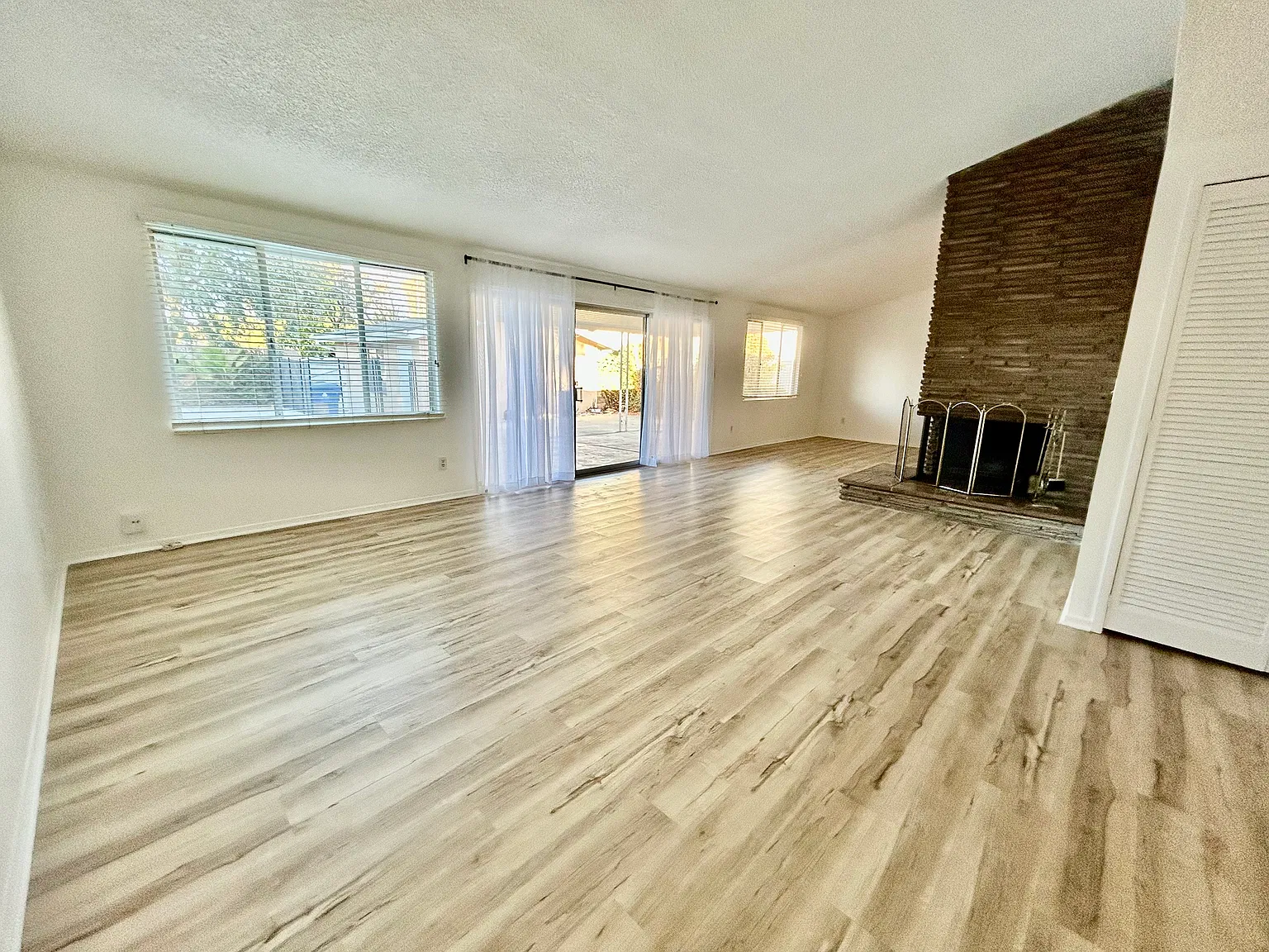 3 bed, $4,495 — Photo 2