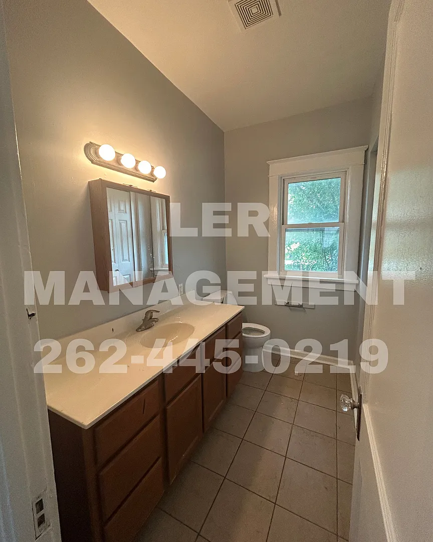 7324 38th Ave — Photo 3