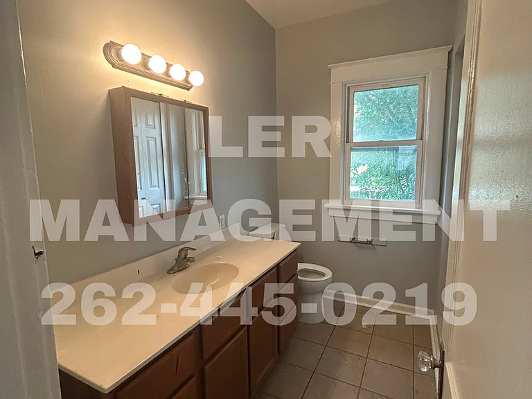 7324 38th Ave — Photo 3
