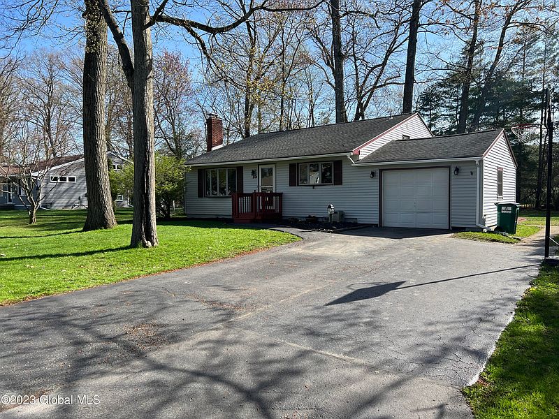 2nd image of 15 Ridgewood Lane