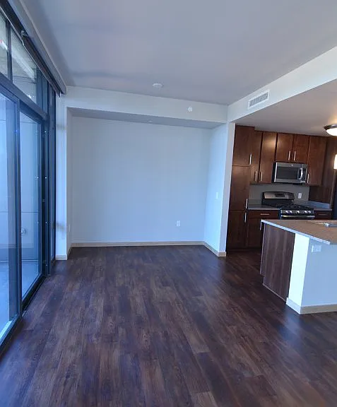 Venture Luxury High Rise — Photo 215